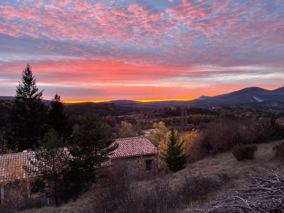 Le Priolat Des Anges Aux Portes Des Gorges Du Verdon Trigance Esterno foto